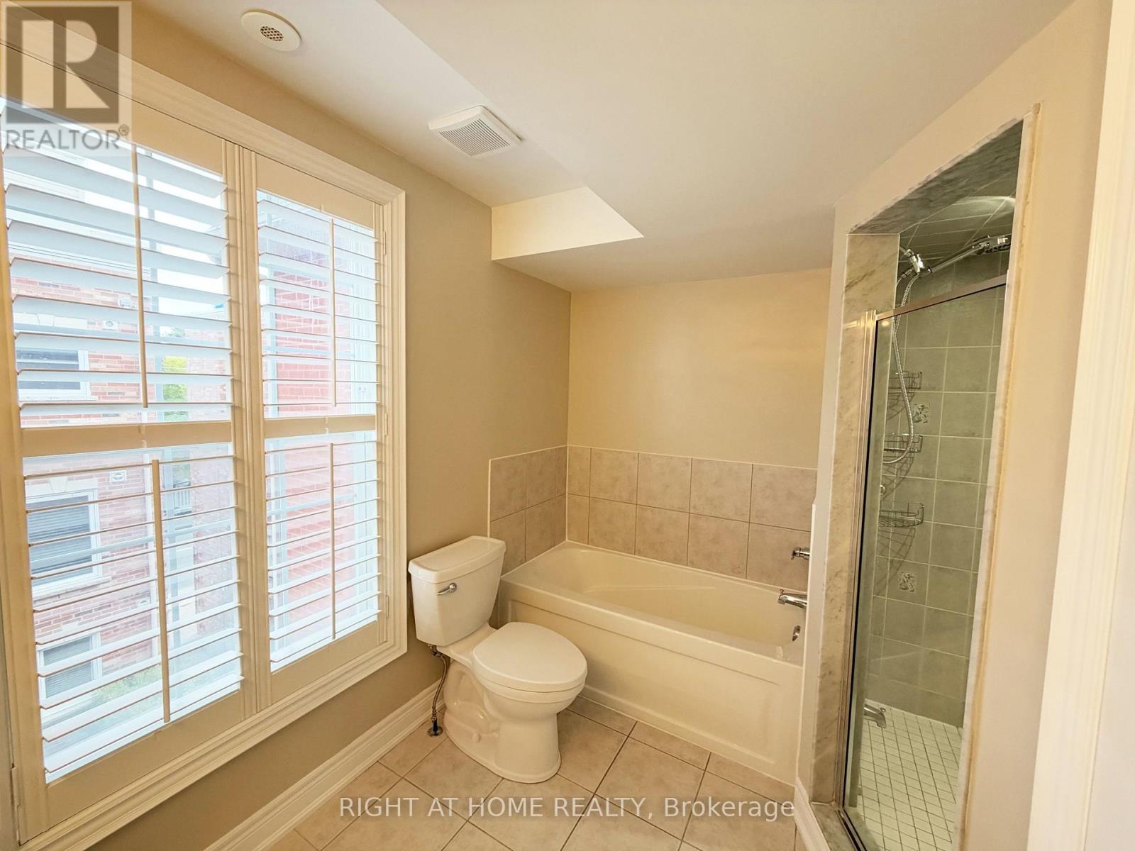 1 Fairhead Mews, Toronto, Ontario  M4E 3Y4 - Photo 20 - E14109494