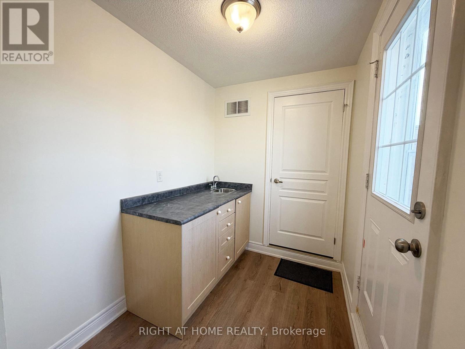1 Fairhead Mews, Toronto, Ontario  M4E 3Y4 - Photo 27 - E14109494