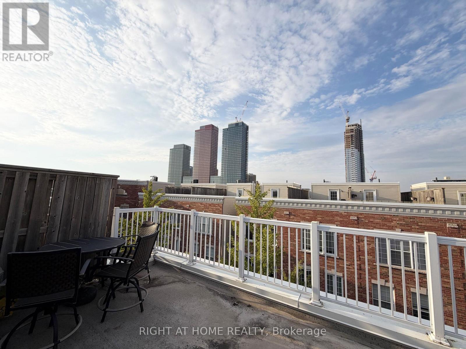 1 Fairhead Mews, Toronto, Ontario  M4E 3Y4 - Photo 28 - E14109494