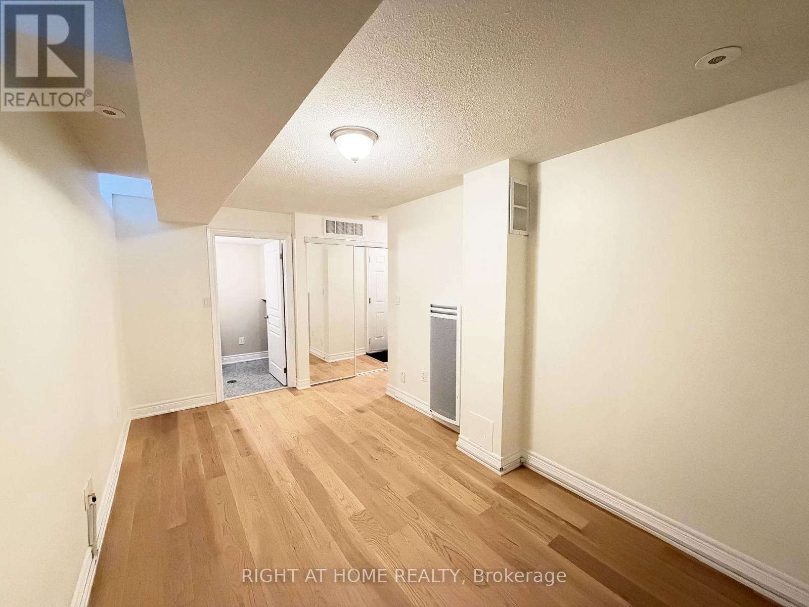 1 Fairhead Mews, Toronto, Ontario  M4E 3Y4 - Photo 31 - E14109494