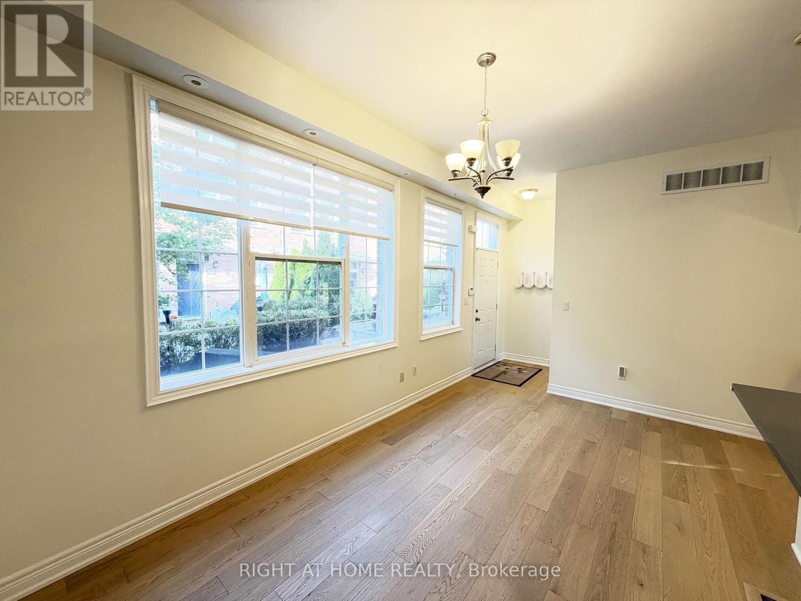 1 Fairhead Mews, Toronto, Ontario  M4E 3Y4 - Photo 34 - E14109494