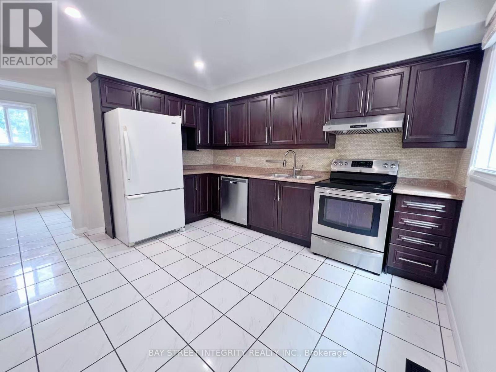 4073 Pavillion Court, Mississauga, Ontario  L5B 2V9 - Photo 3 - W14109478