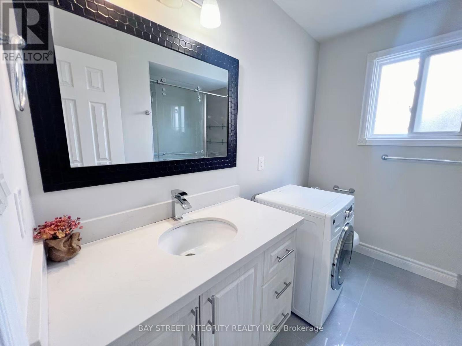 4073 Pavillion Court, Mississauga, Ontario  L5B 2V9 - Photo 4 - W14109478