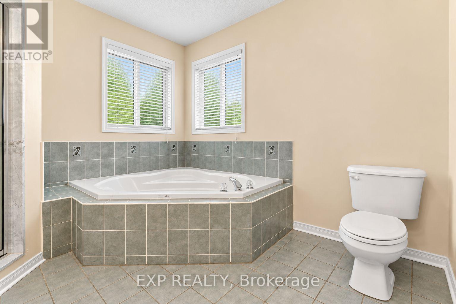 42 Kaitlin Drive, Richmond Hill, Ontario  L4E 3W7 - Photo 34 - N14109404