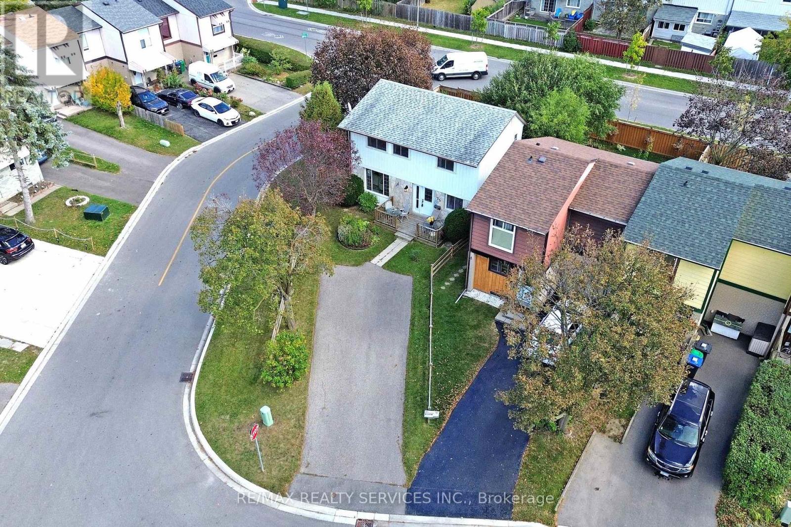 25 Jennifer Square, Brampton, Ontario  L6S 2L2 - Photo 2 - W14092246