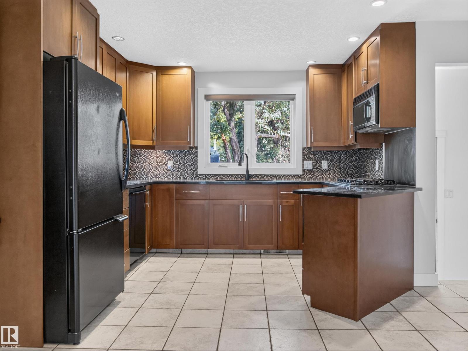 16 Greenwood Wy, Sherwood Park, Alberta  T8A 0J5 - Photo 10 - E4512250