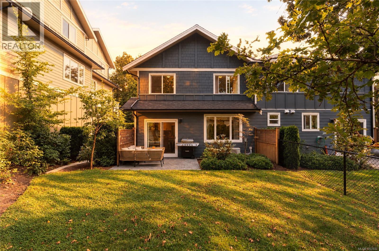 2 3031 Jackson St, Victoria, British Columbia