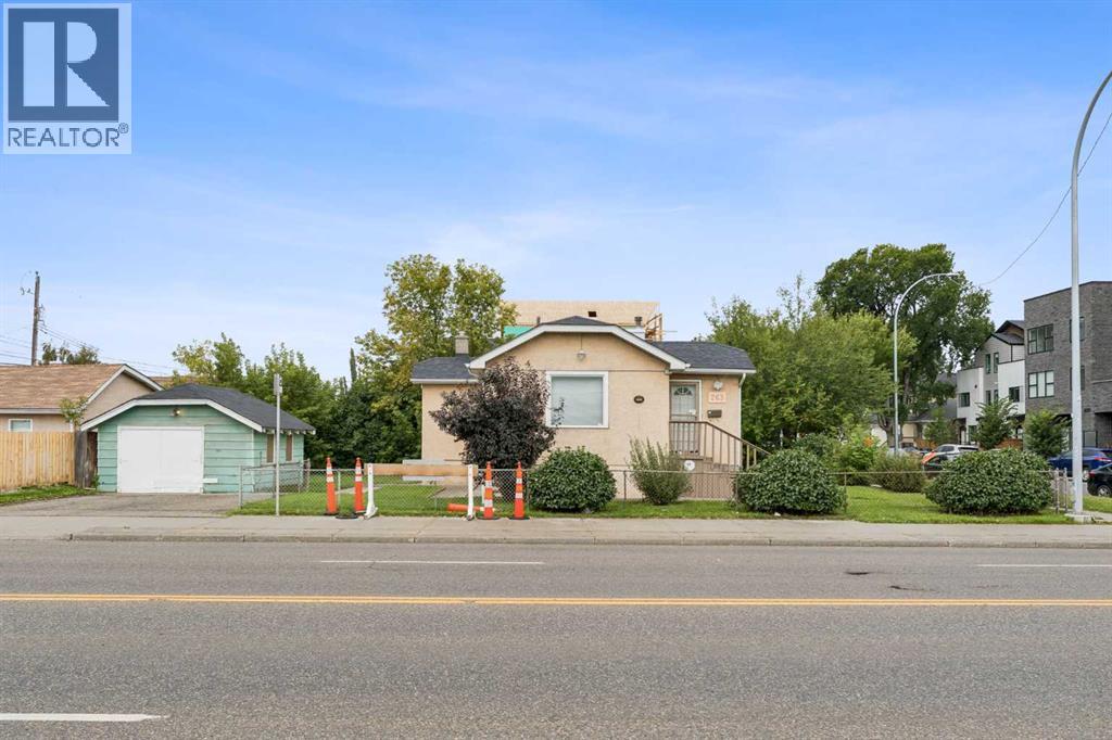 263 19 Avenue NE, Calgary, Alberta  T2E 1P2 - Photo 1 - A2344035
