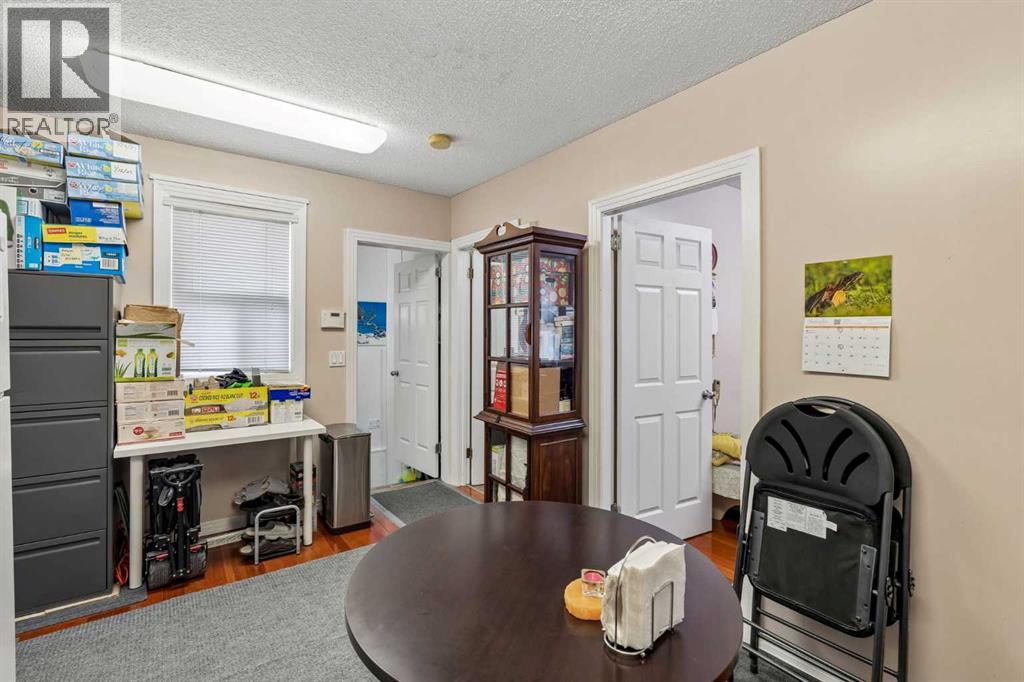 263 19 Avenue NE, Calgary, Alberta  T2E 1P2 - Photo 11 - A2344035