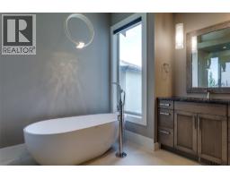 1002 Hewetson Avenue, Kelowna, British Columbia V1W 5H8 - Photo 29 - 10404322