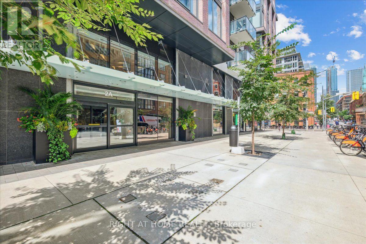 1702 - 2a Church Street, Toronto, Ontario  M5E 0E1 - Photo 2 - C14109604