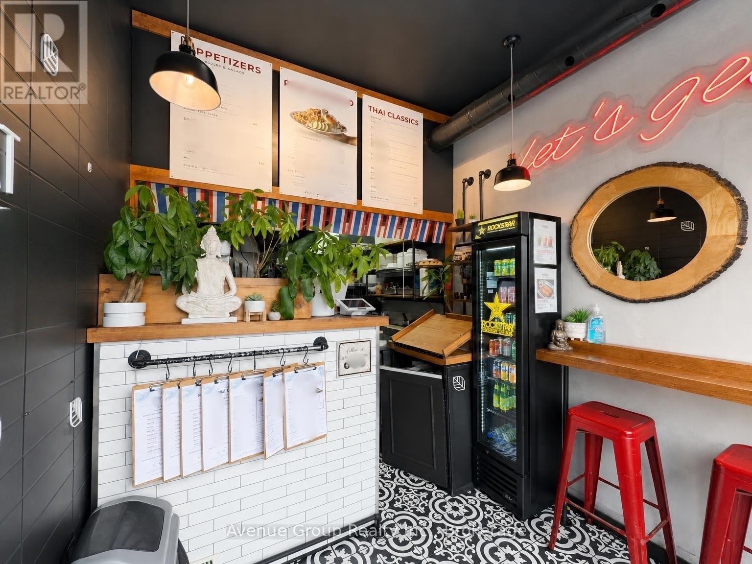 3016B BATHURST STREET, Toronto, Ontario