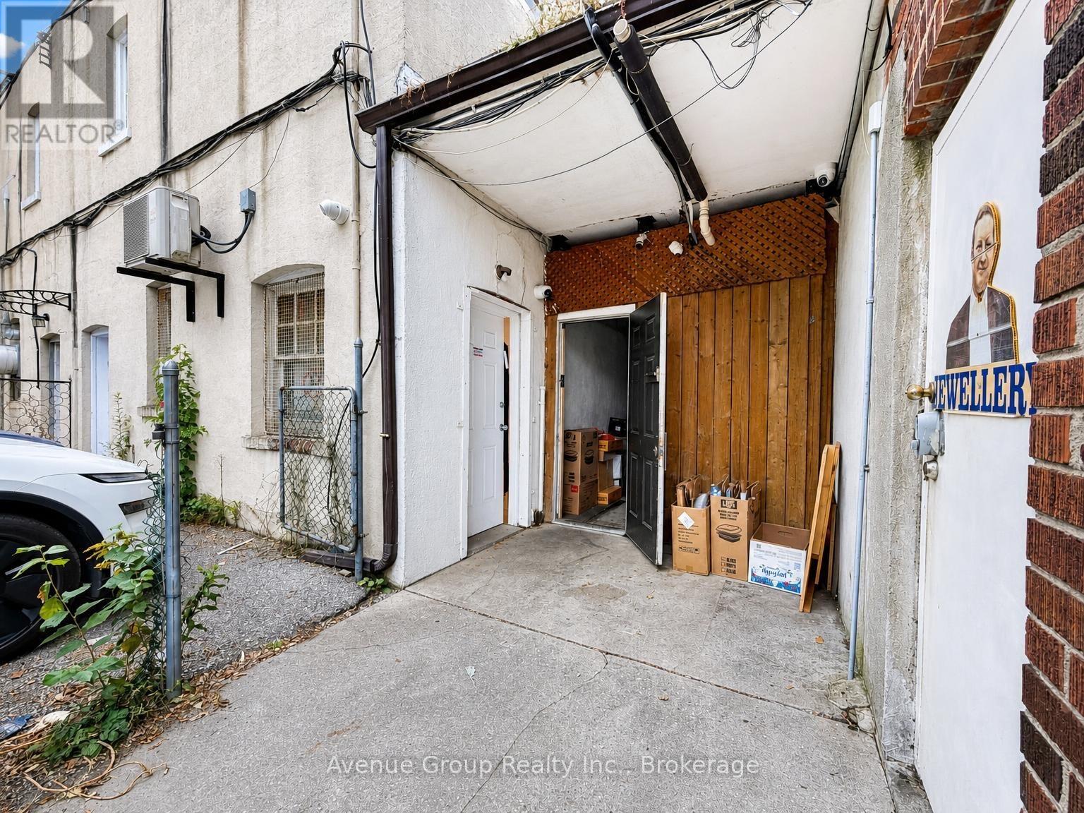 3016b Bathurst Street, Toronto, Ontario  M6B 3B6 - Photo 10 - C14109614
