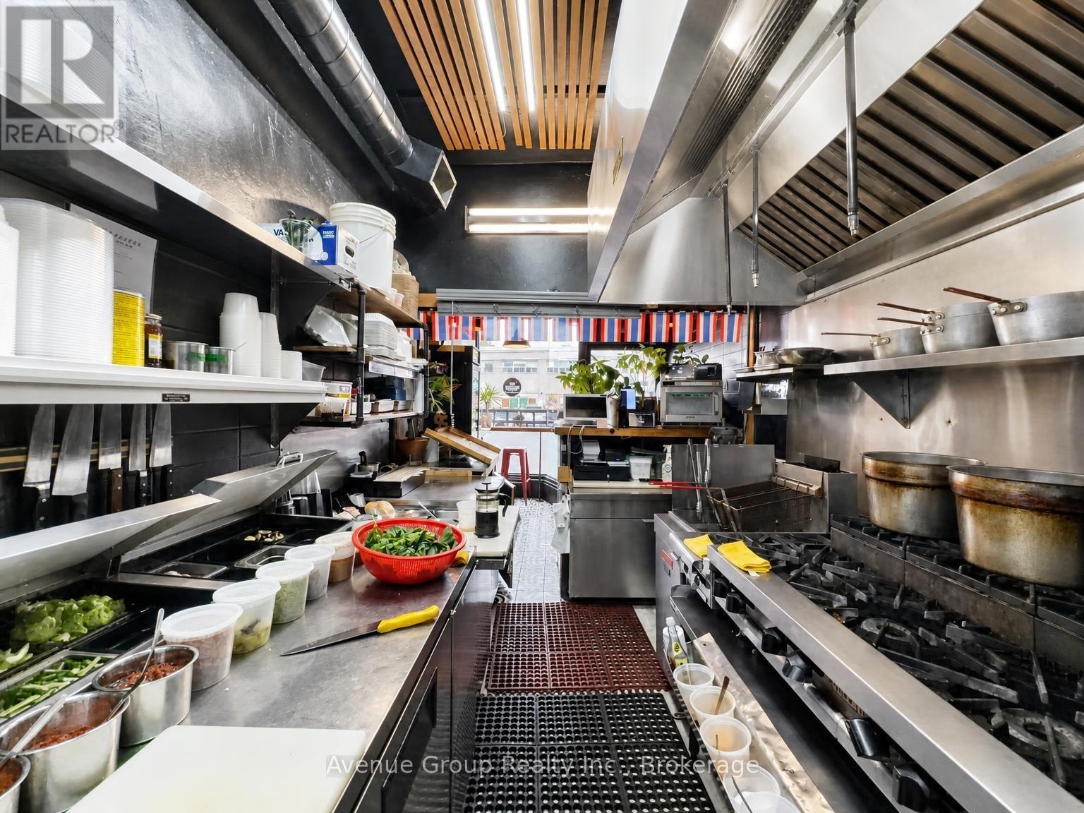 3016b Bathurst Street, Toronto, Ontario  M6B 3B6 - Photo 5 - C14109614