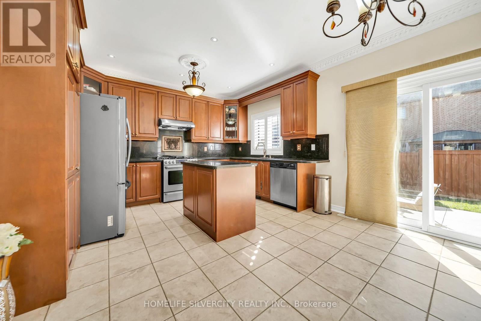 70 Appleaire Crescent, Brampton, Ontario  L6R 0V9 - Photo 12 - W14109608