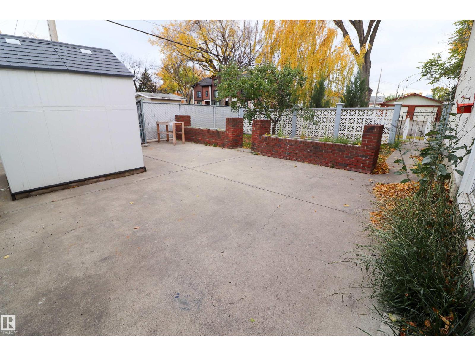 10118 &amp; 10120 121 AV NW
