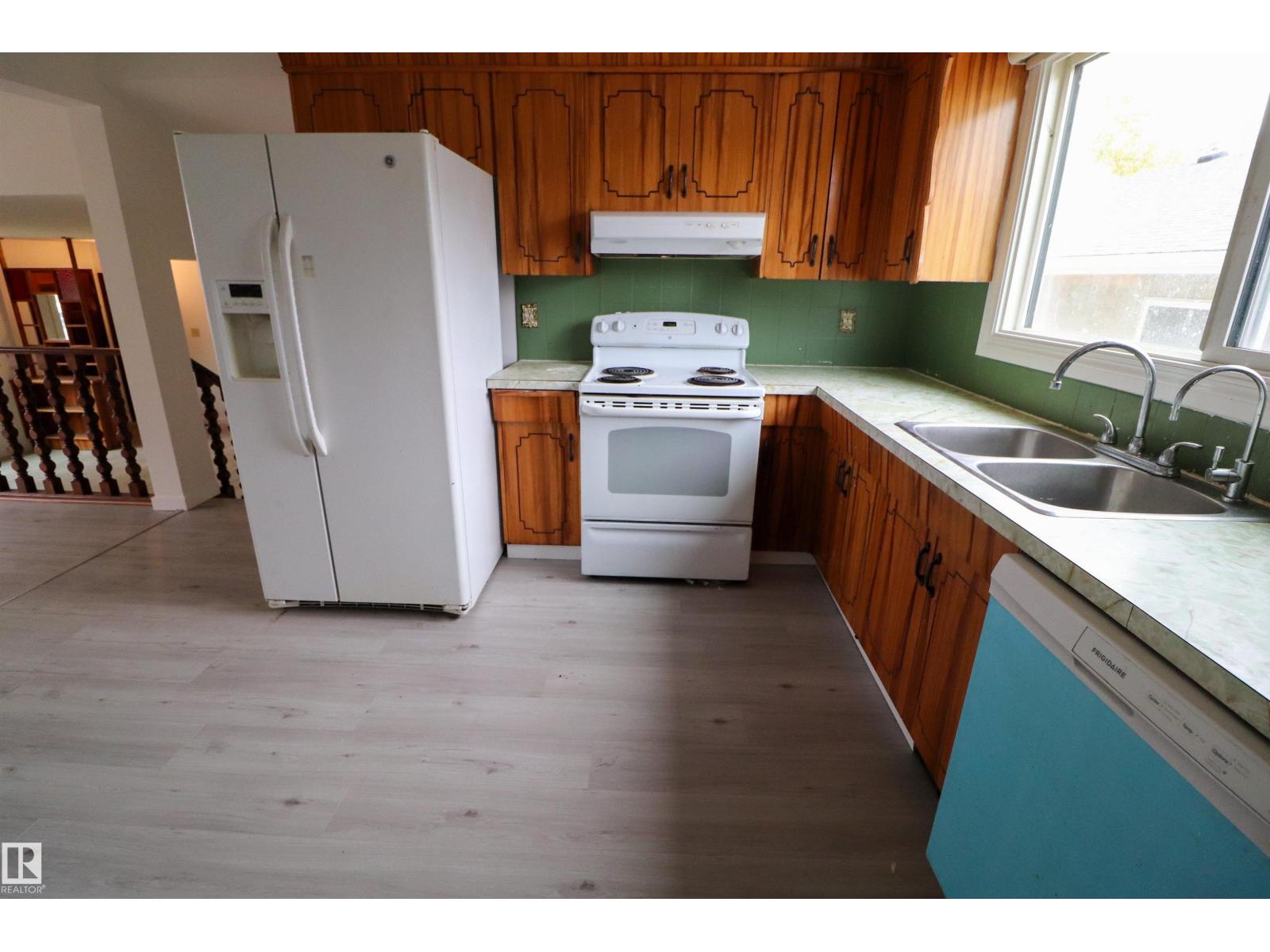 10118 &amp; 10120 121 AV NW