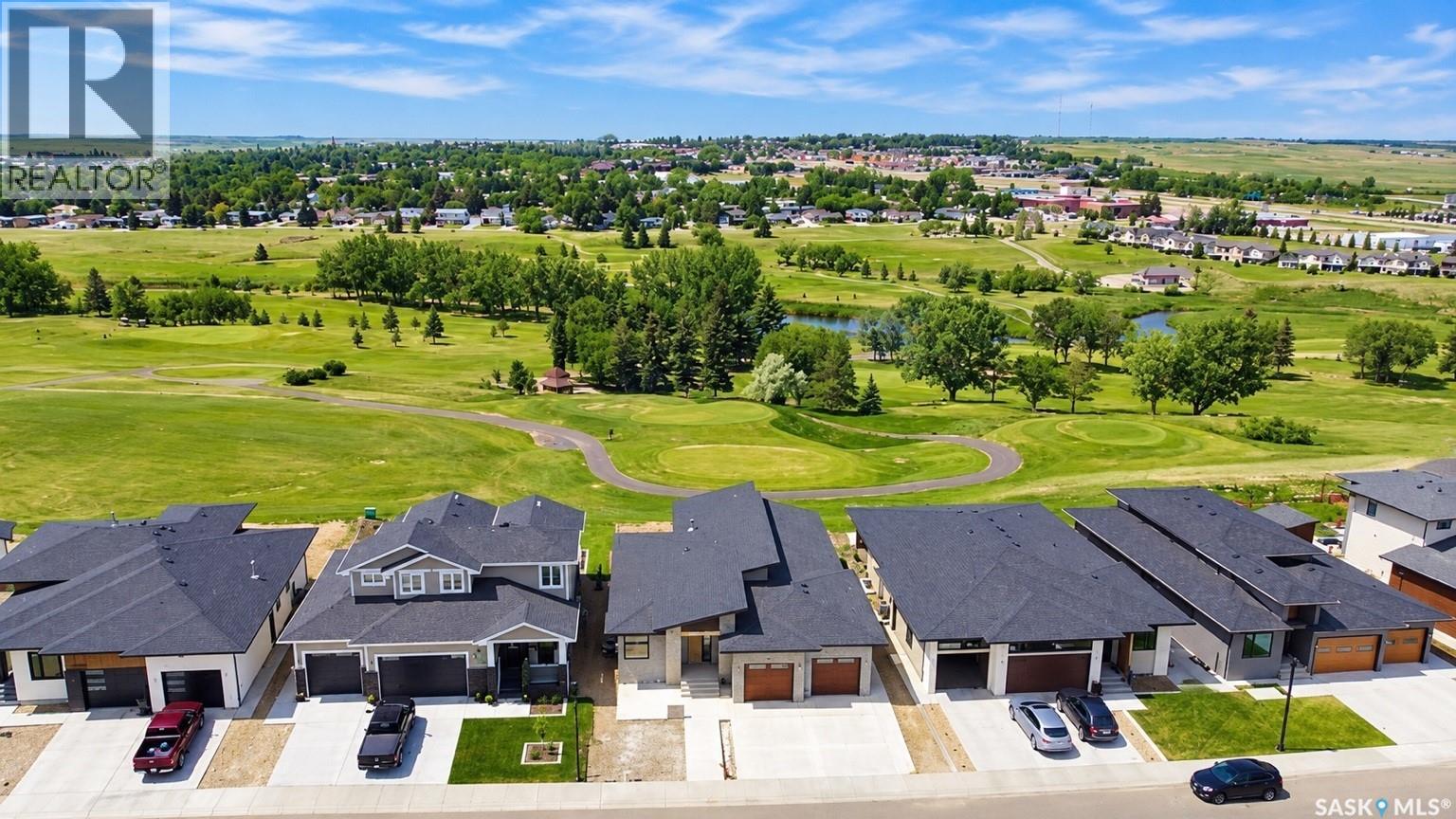 172 & 176 Cypress Point, Swift Current, Saskatchewan  S9H 5S8 - Photo 6 - SK051634