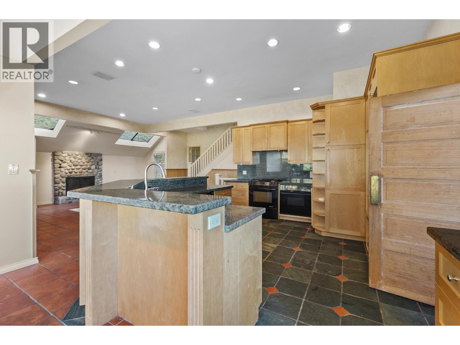 413 Tsawwassen Beach Road, Delta, British Columbia  V4M 4C8 - Photo 11 - R3177414