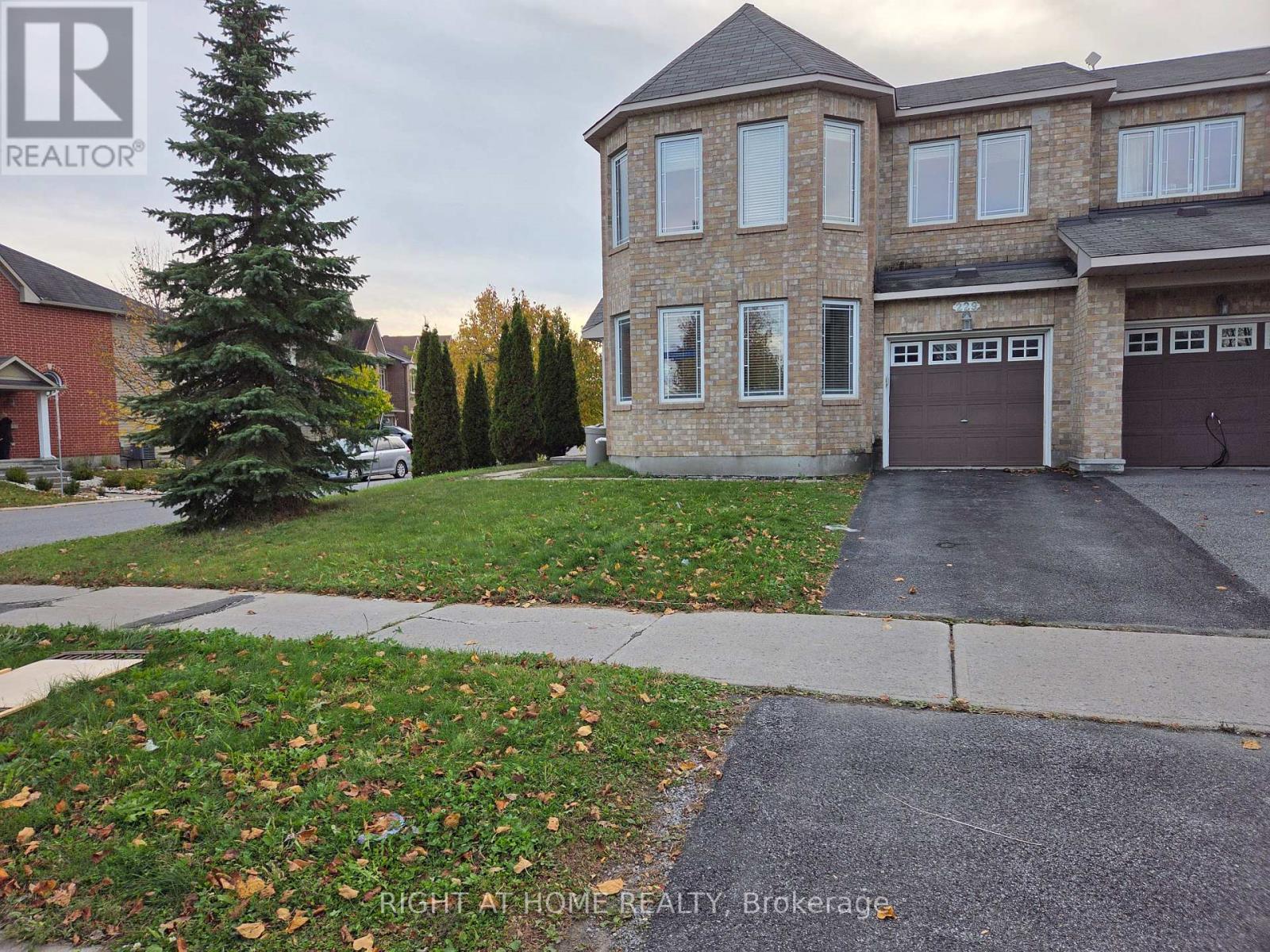 229 LEAMINGTON WAY, Ottawa, Ontario