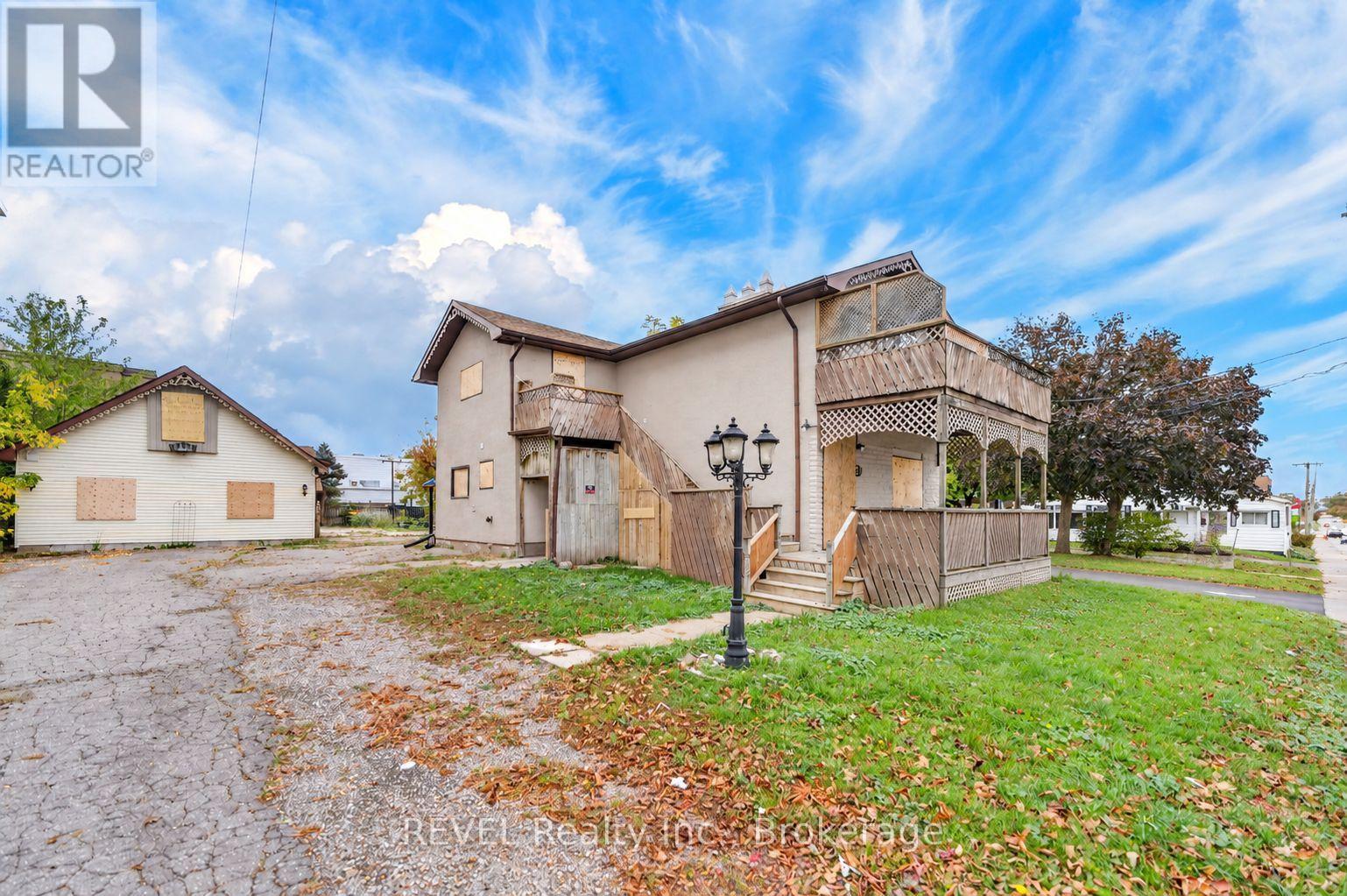 21 Pine Street S, Thorold, Ontario  L2V 3L1 - Photo 2 - X14109666