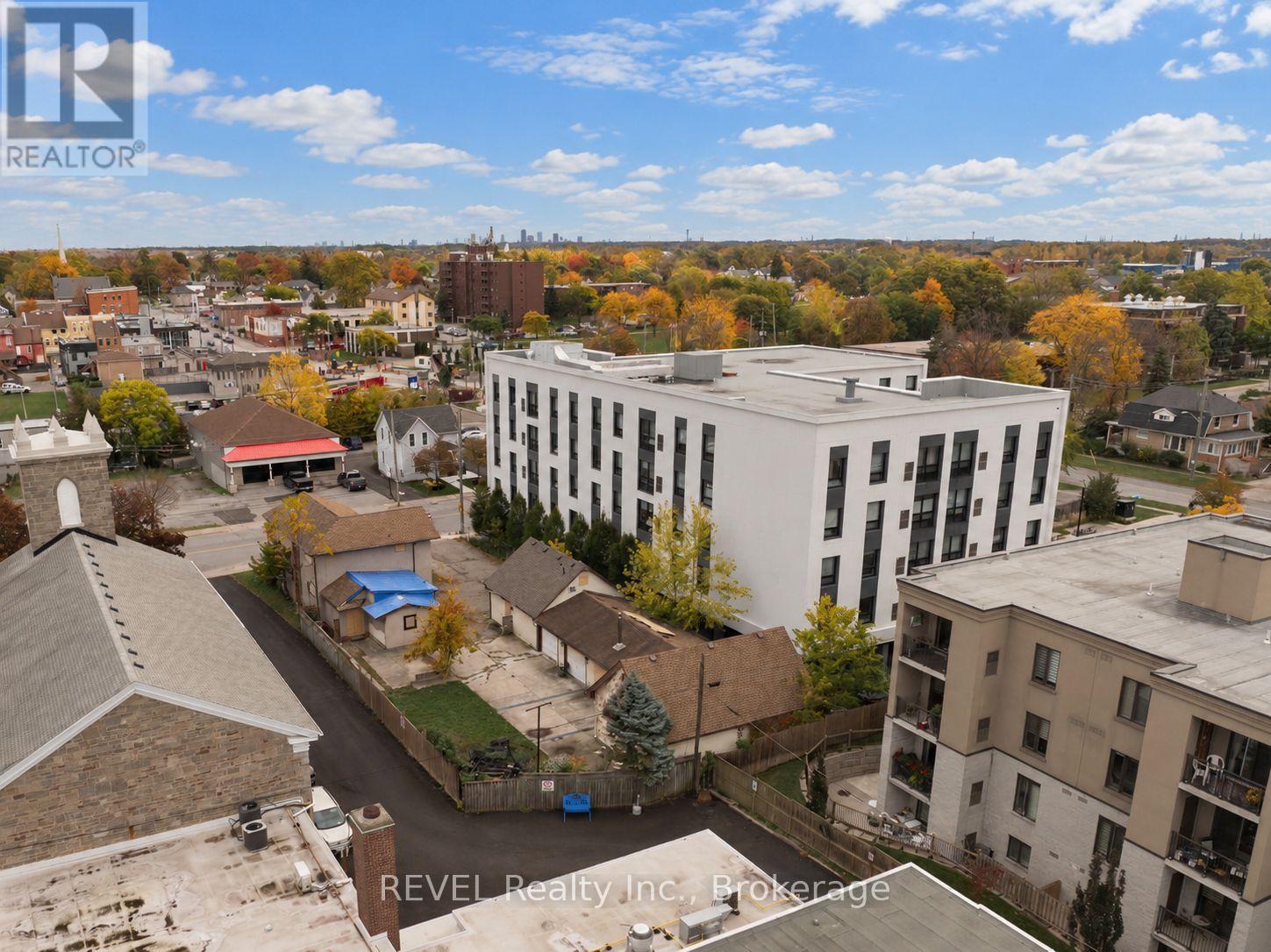21 Pine Street S, Thorold, Ontario  L2V 3L1 - Photo 4 - X14109666