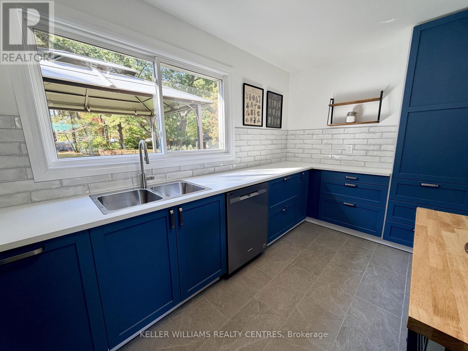 18 Bushey Avenue, Essa (Angus), Ontario  L3W 0L2 - Photo 6 - N14109626