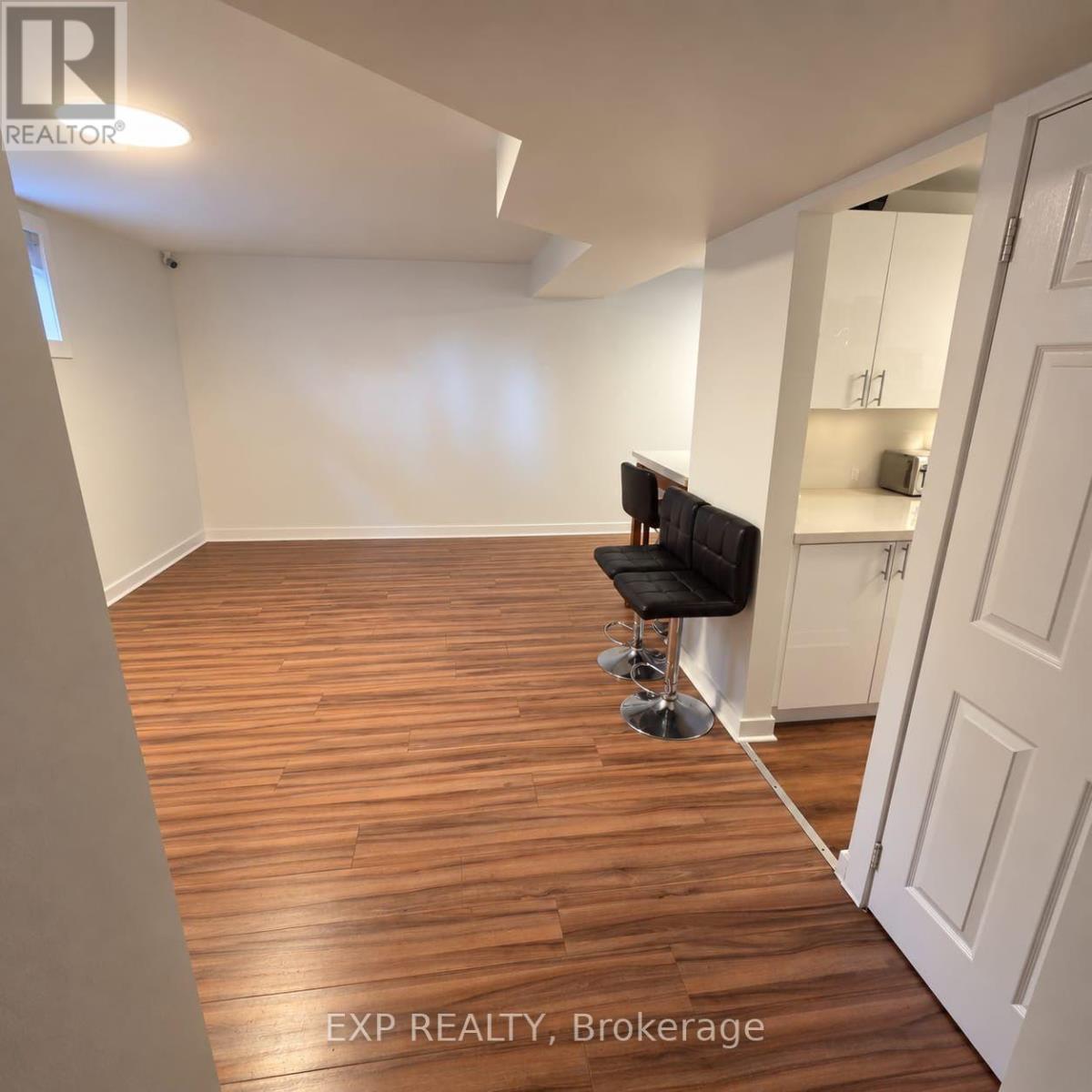 Lower - 16 Lucas Avenue, Barrie (Holly), Ontario  L4N 9N1 - Photo 3 - S14109652