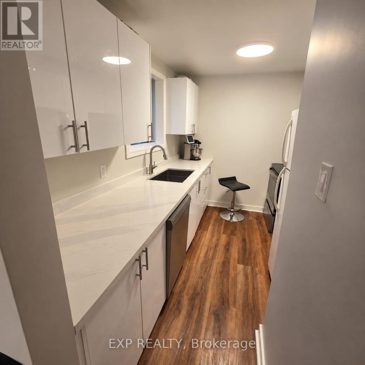 Lower - 16 Lucas Avenue, Barrie (Holly), Ontario  L4N 9N1 - Photo 5 - S14109652