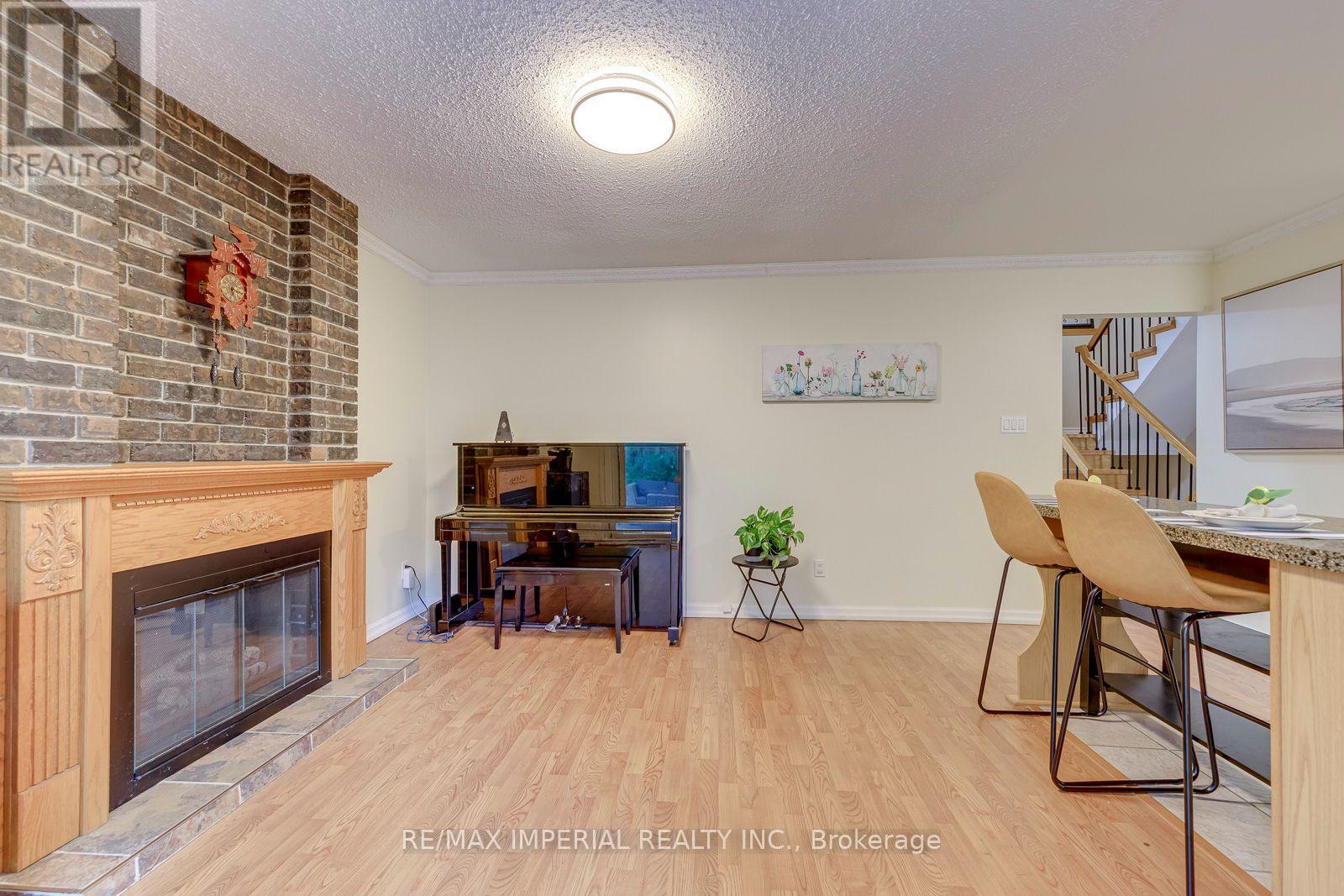 6100 Wabukayne Court, Mississauga, Ontario  L5N 2B2 - Photo 11 - W14109694