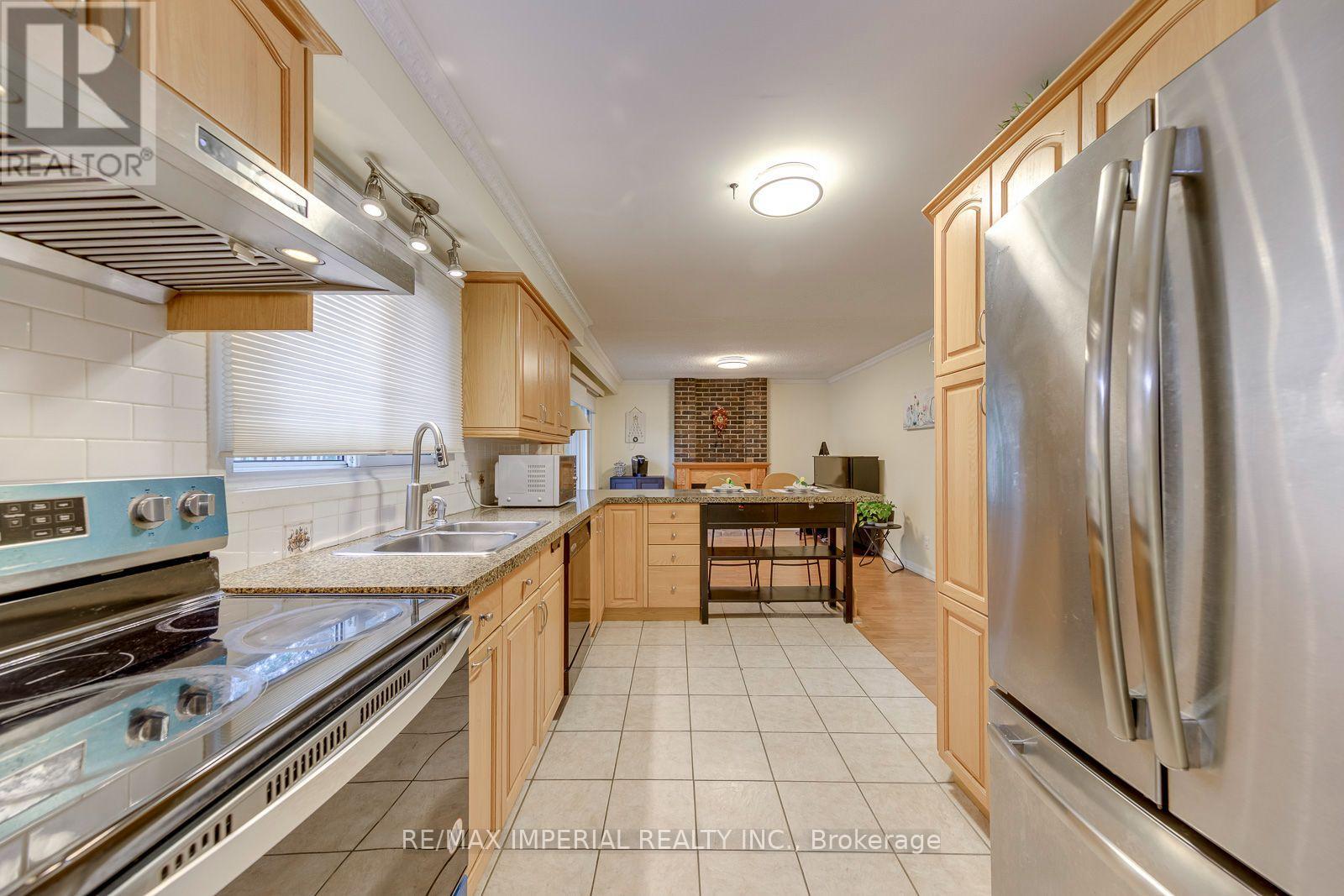 6100 Wabukayne Court, Mississauga, Ontario  L5N 2B2 - Photo 8 - W14109694