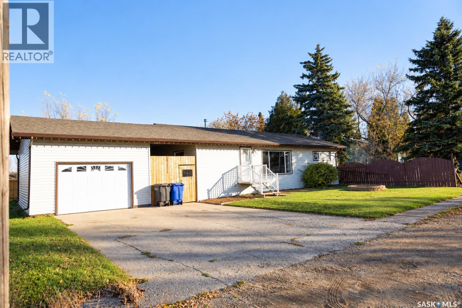 412 2nd Street N, Wakaw, Saskatchewan  S0K 4P0 - Photo 2 - SK051795