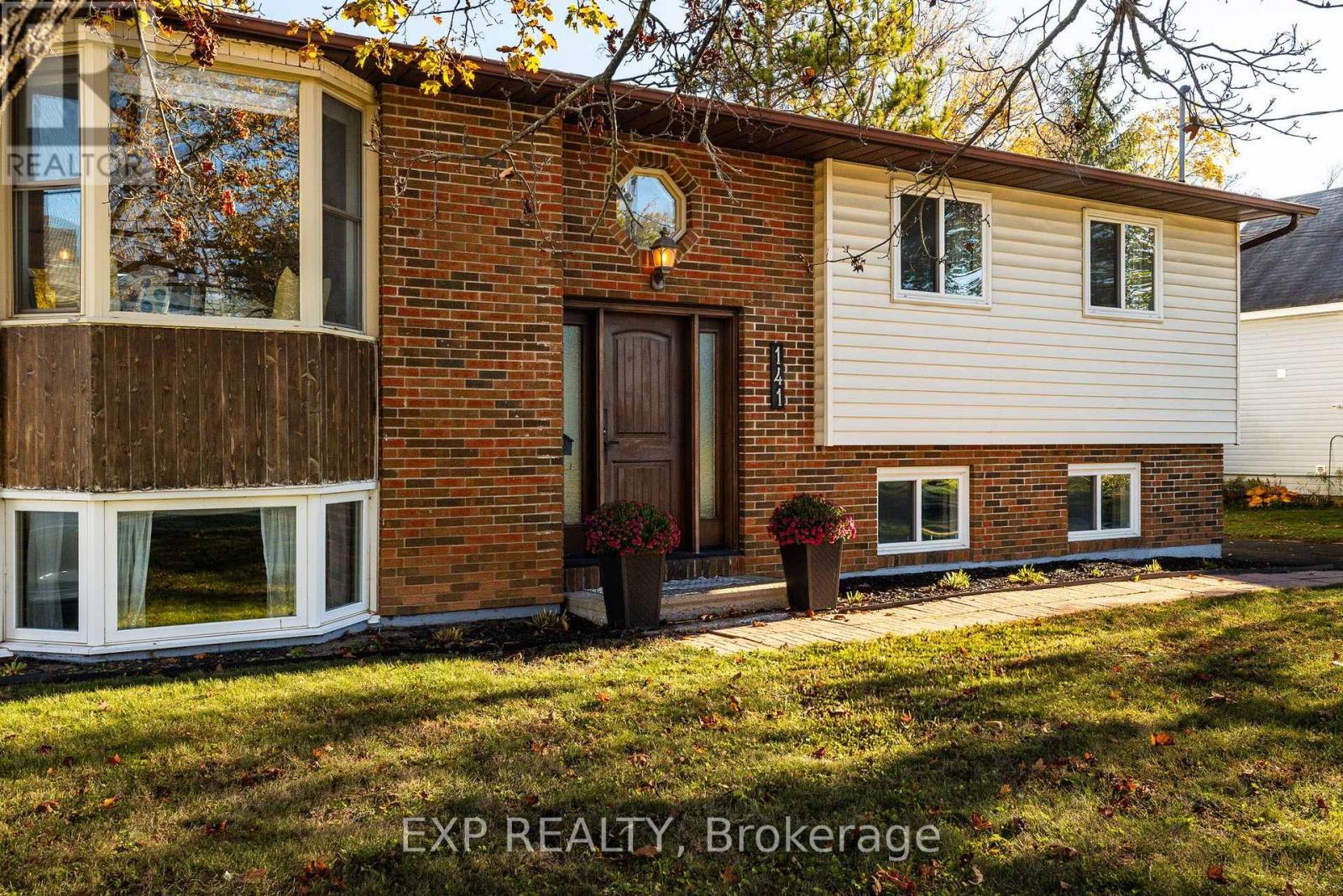 141 Napoleon Street, Carleton Place, Ontario K7C 2X1 - Photo 2 - X14109746