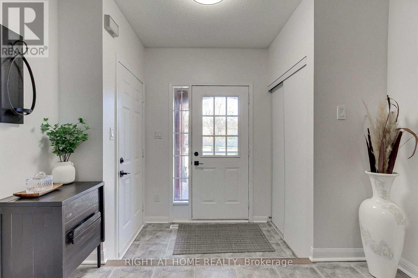 371 Ferndale Drive, Barrie, Ontario  L4N 9Y8 - Photo 3 - S14109724