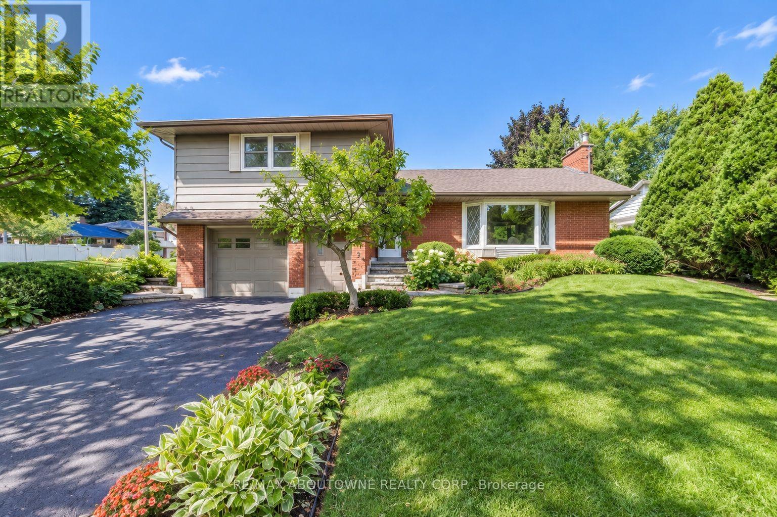 3143 SOUTH DRIVE, Burlington, Ontario