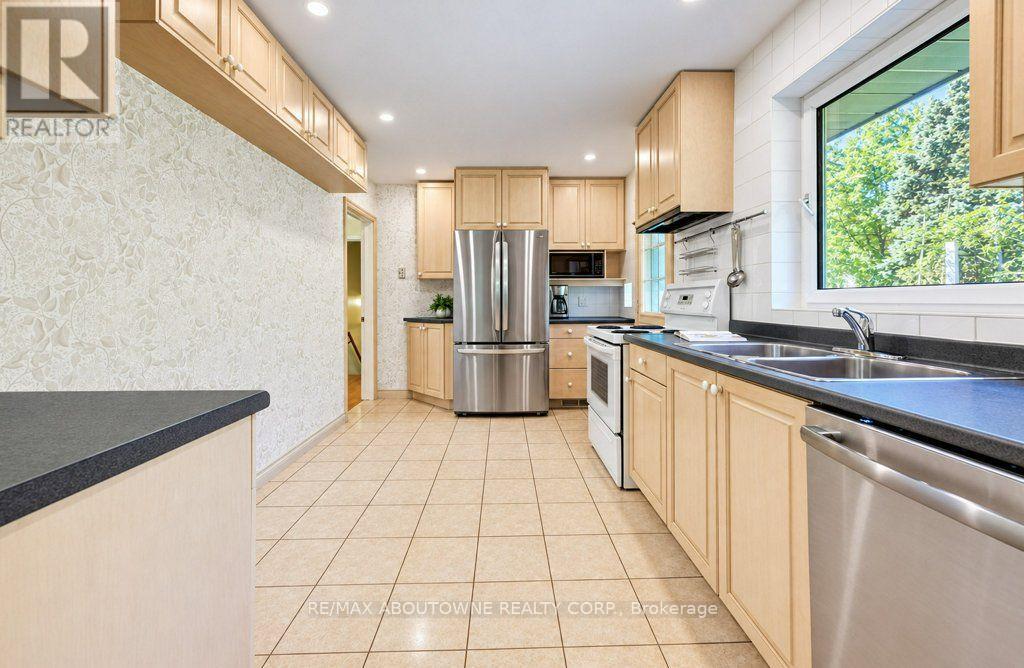 3143 South Drive, Burlington, Ontario  L7N 1H8 - Photo 8 - W14109722