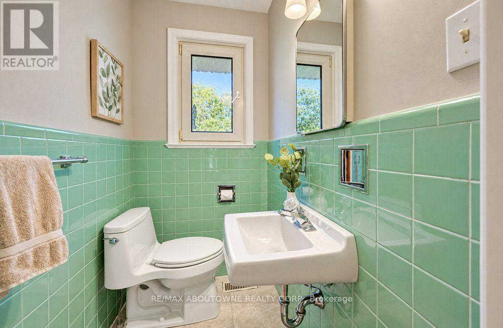3143 South Drive, Burlington, Ontario  L7N 1H8 - Photo 9 - W14109722