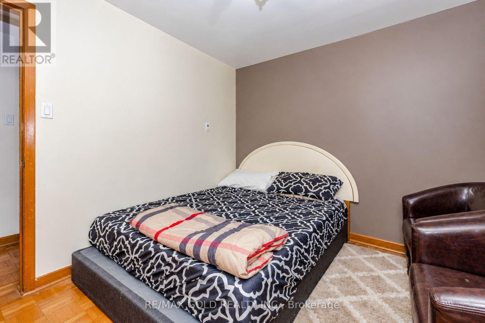 7262 Sigsbee Drive, Mississauga, Ontario  L4T 4A1 - Photo 20 - W14109736