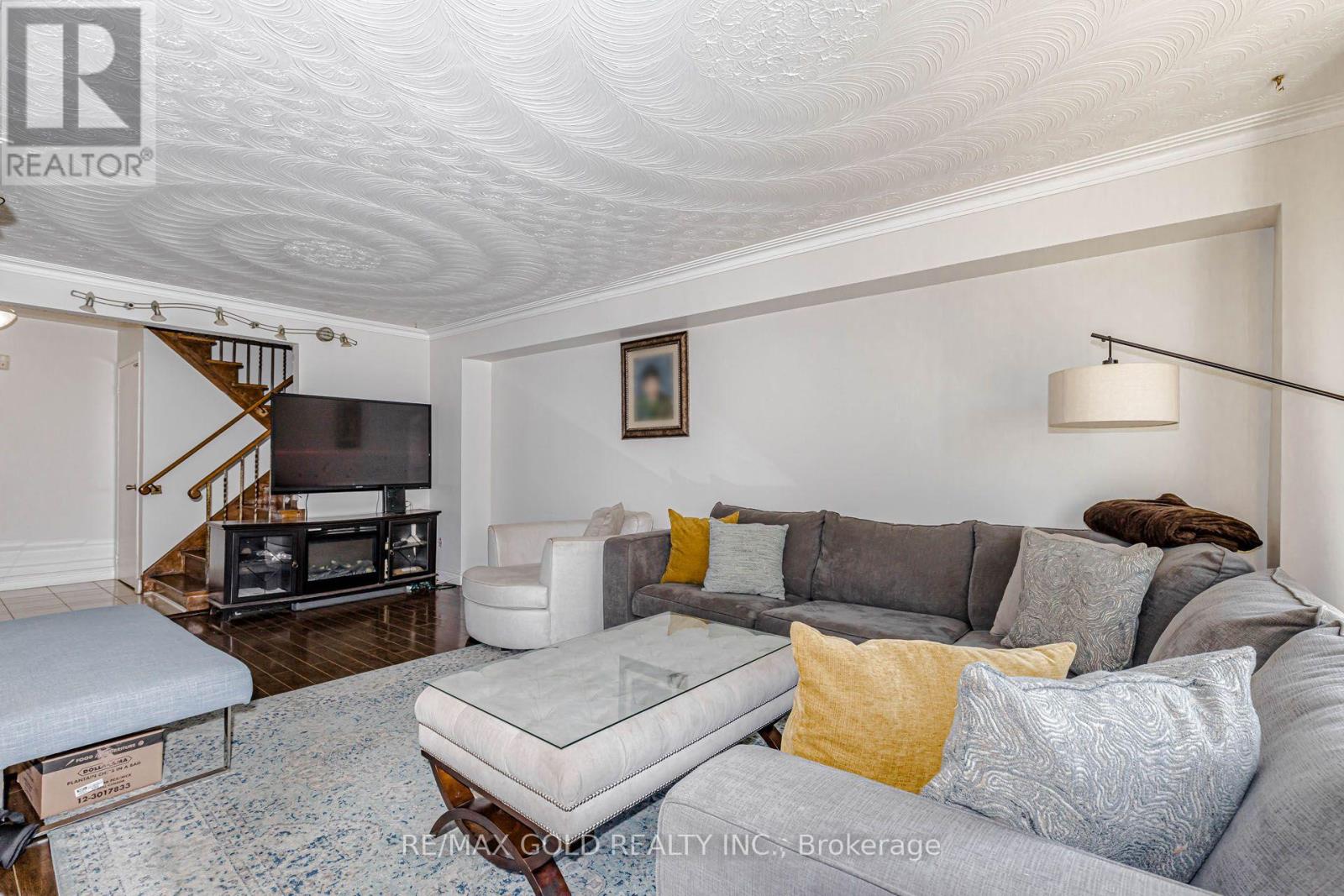 7262 Sigsbee Drive, Mississauga, Ontario  L4T 4A1 - Photo 7 - W14109736