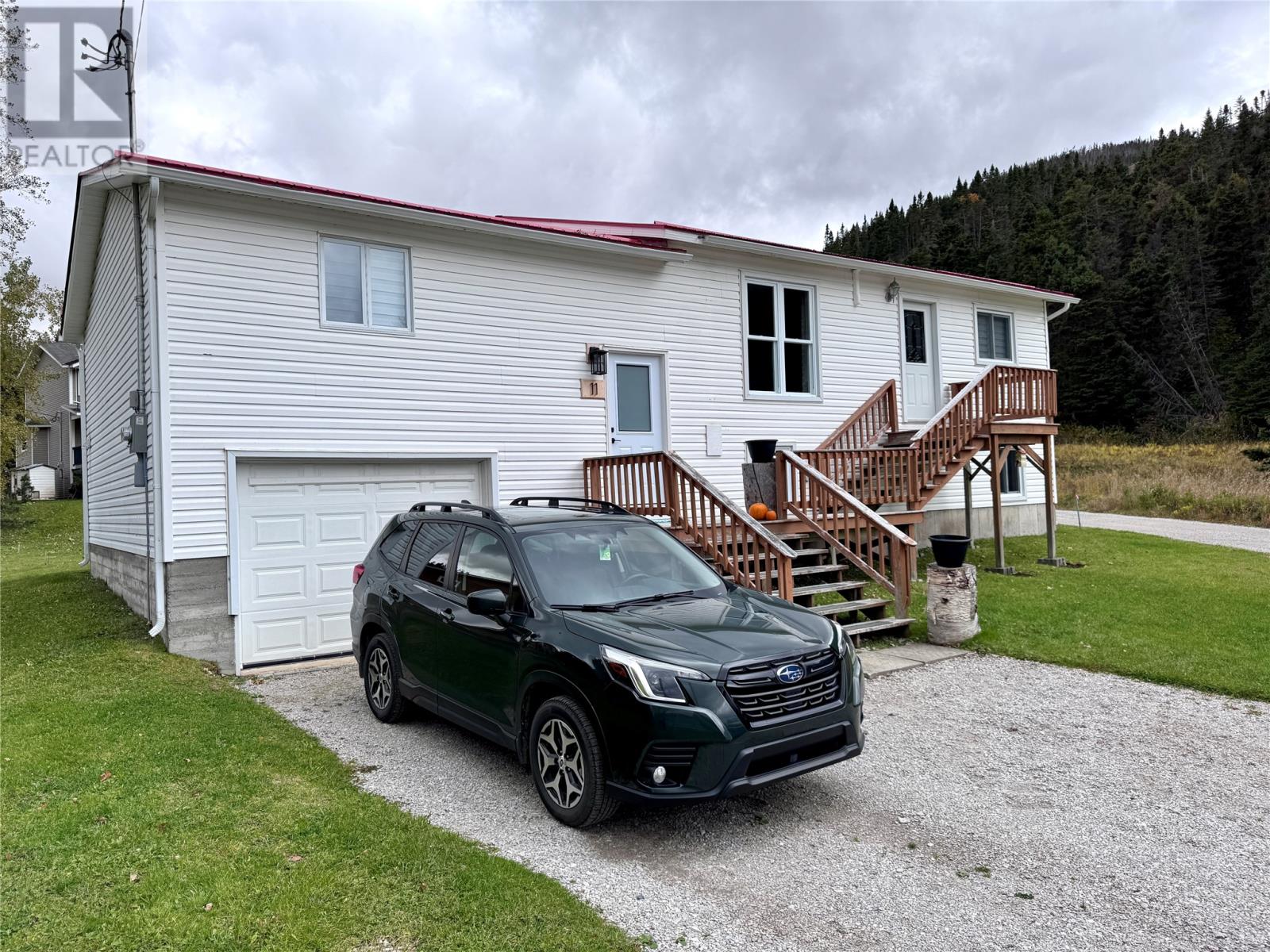 11 Marshalls Lane, Woody Point — photo 2