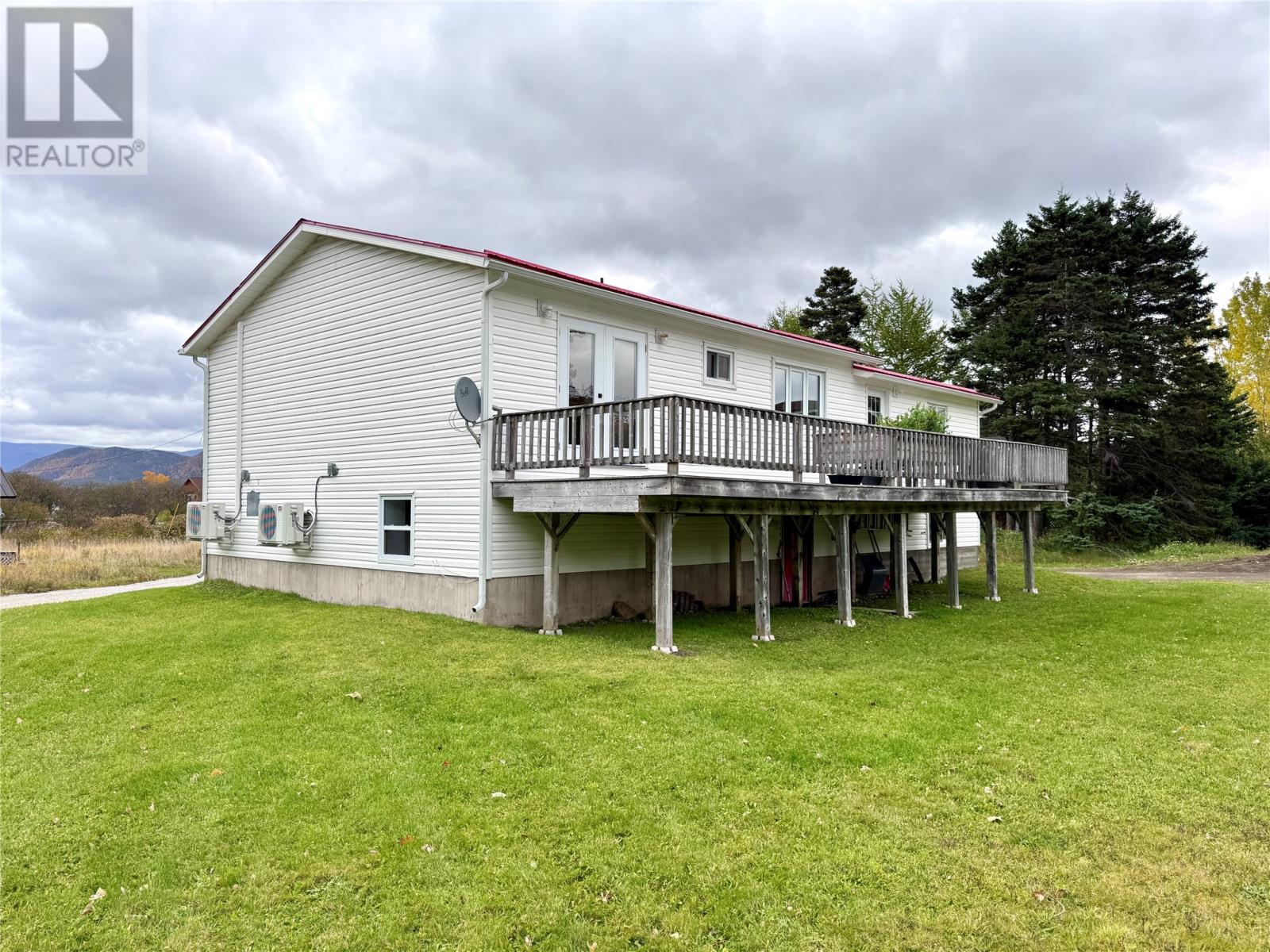 11 Marshalls Lane, Woody Point — photo 3