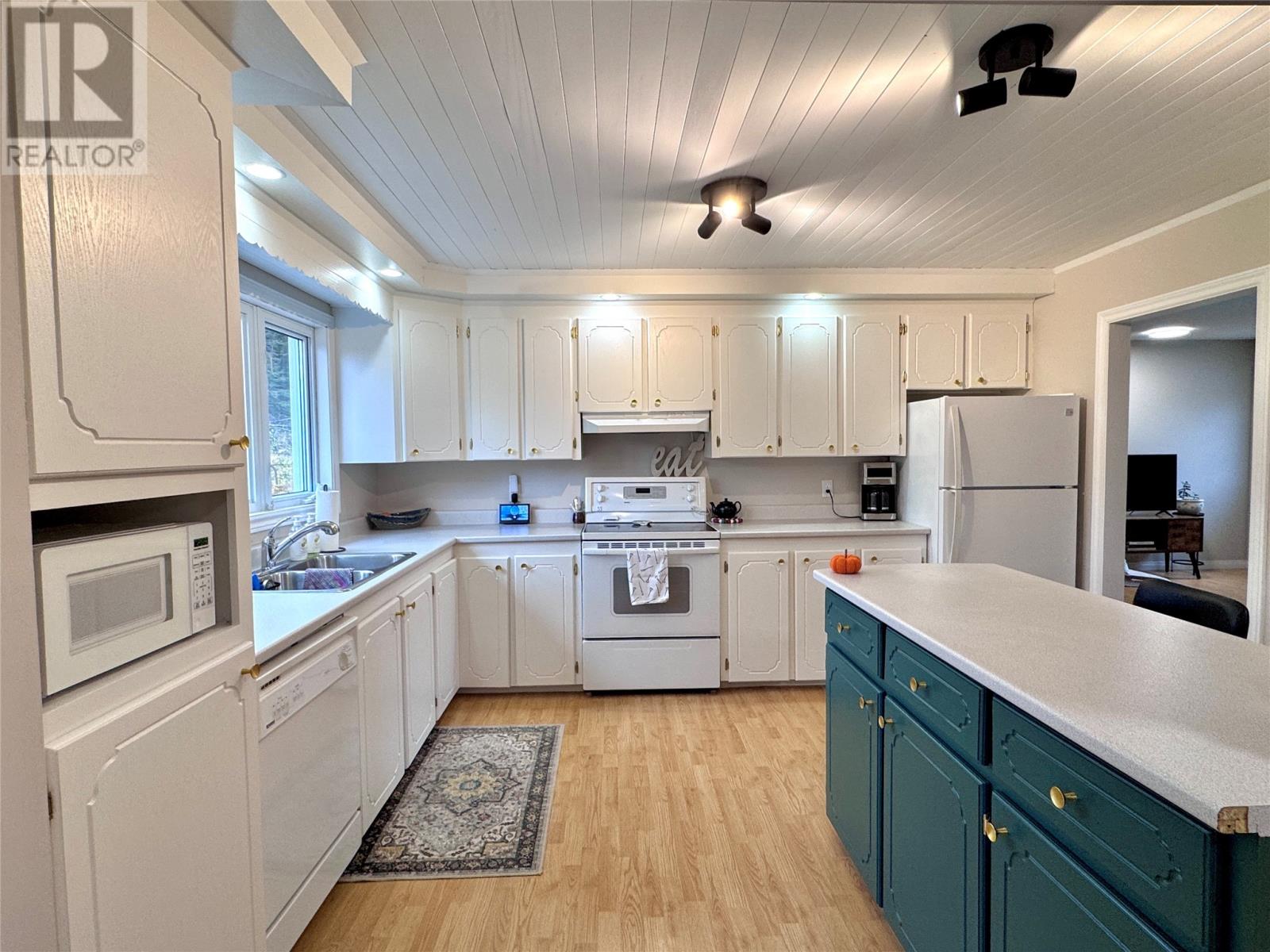 11 Marshalls Lane, Woody Point — photo 6