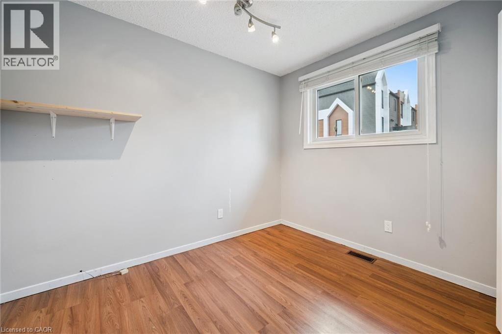 212 Heritage Drive, Kitchener, Ontario  N2B 3J6 - Photo 15 - 40869337