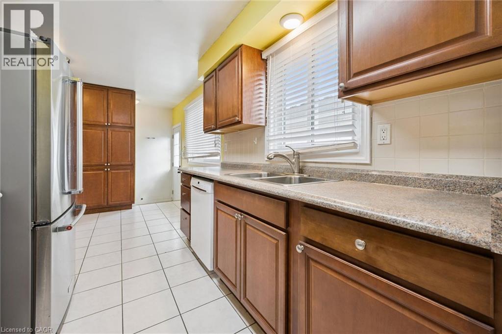 212 Heritage Drive, Kitchener, Ontario  N2B 3J6 - Photo 14 - 40869337
