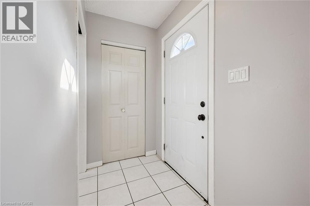 212 Heritage Drive, Kitchener, Ontario  N2B 3J6 - Photo 3 - 40869337