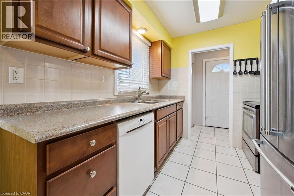 212 Heritage Drive, Kitchener, Ontario  N2B 3J6 - Photo 12 - 40869337