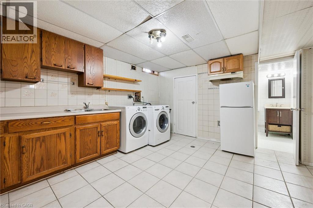 212 Heritage Drive, Kitchener, Ontario  N2B 3J6 - Photo 31 - 40869337