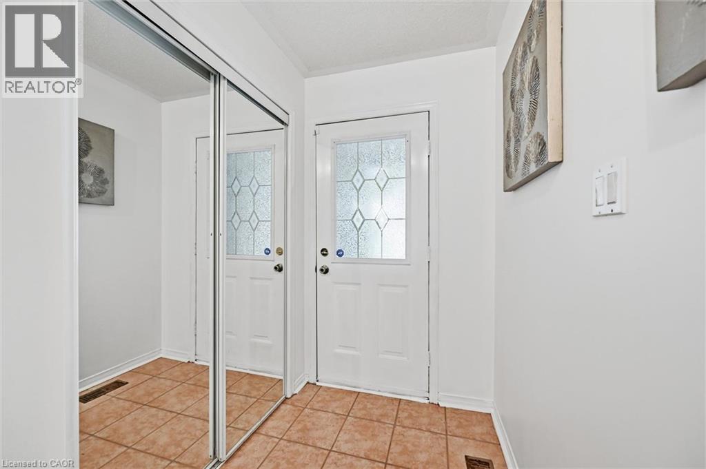 5555 Prince William Drive Unit# 21, Burlington, Ontario  L7L 6P3 - Photo 2 - 40869595