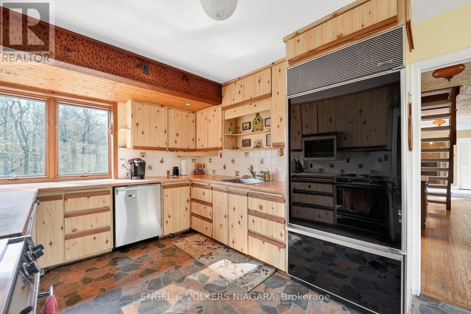 41 Park Road S, Grimsby, Ontario  L3M 4E7 - Photo 10 - X14109810