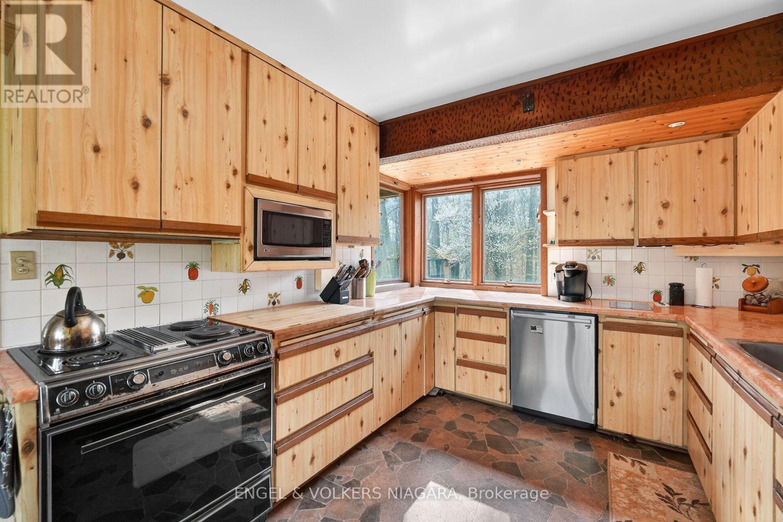 41 Park Road S, Grimsby, Ontario  L3M 4E7 - Photo 11 - X14109810